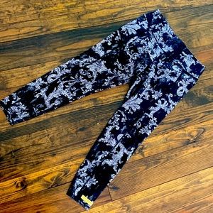 Betsey Johnson capri leggings